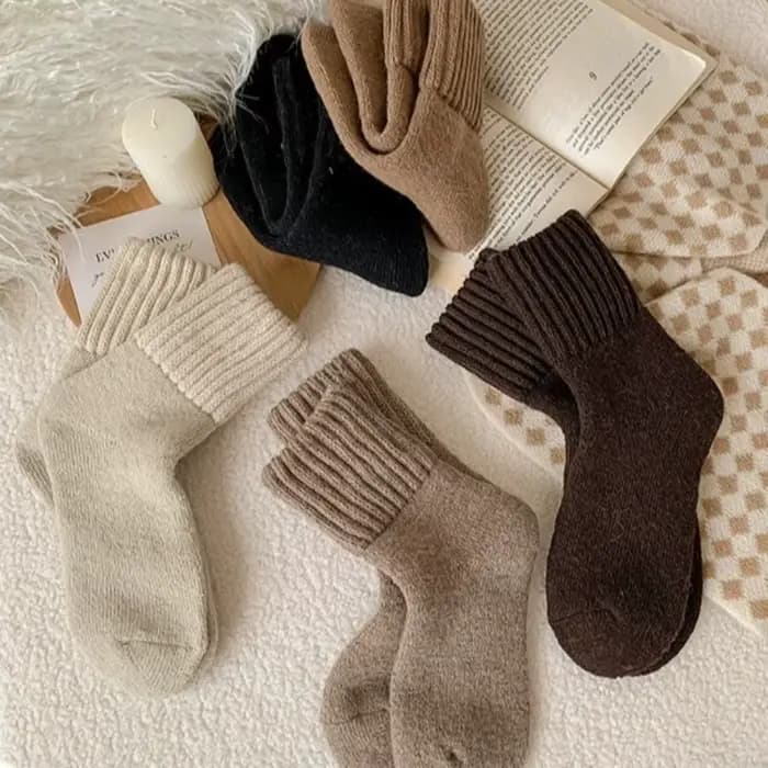 Chaussettes simples en laine épaisse de couleur unie