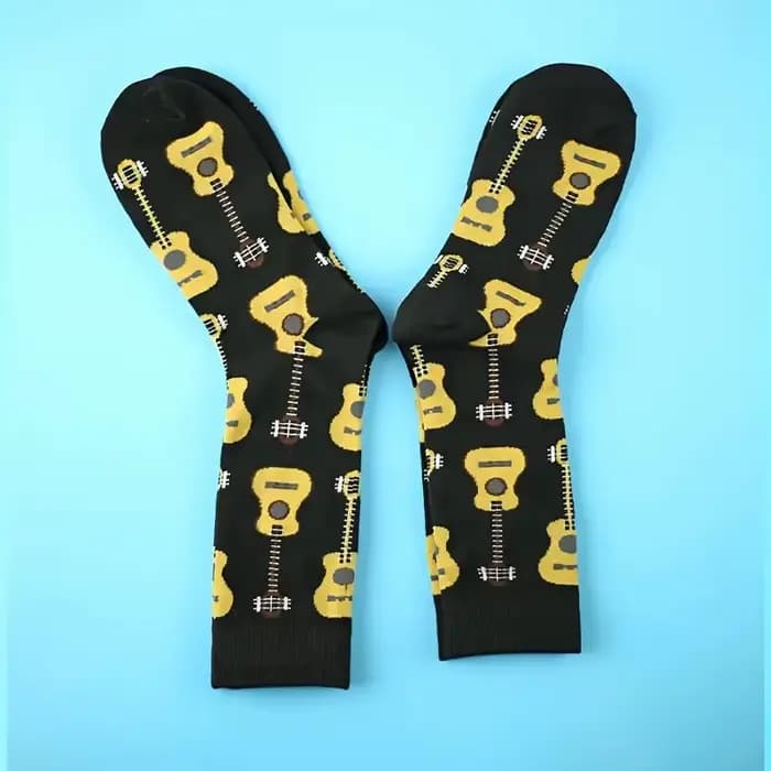 1 paire de chaussettes mi-tube imprimées guitare pour hommes, à la mode, polyvalentes, col rond, doux, confortables, respirantes, décontractées