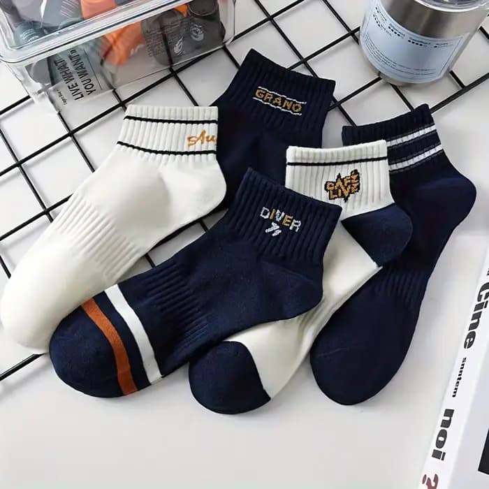 Chaussettes fines de couleur claire pour hommes