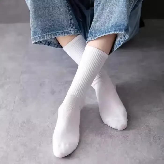 Chaussettes de sport montantes noires et blanches