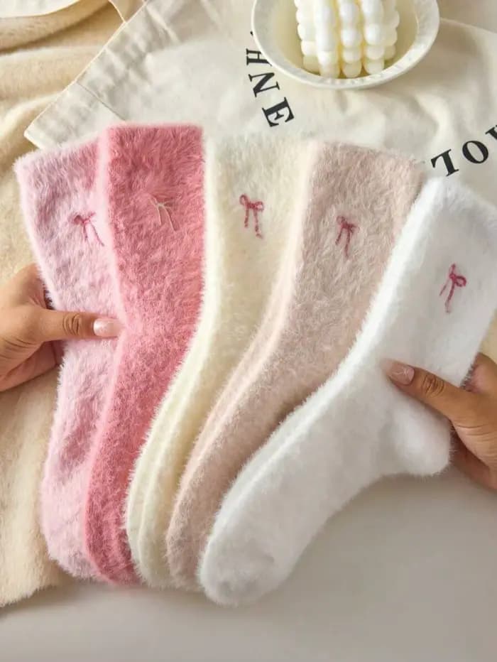 Chaussettes en peluche avec nœud papillon pour femme