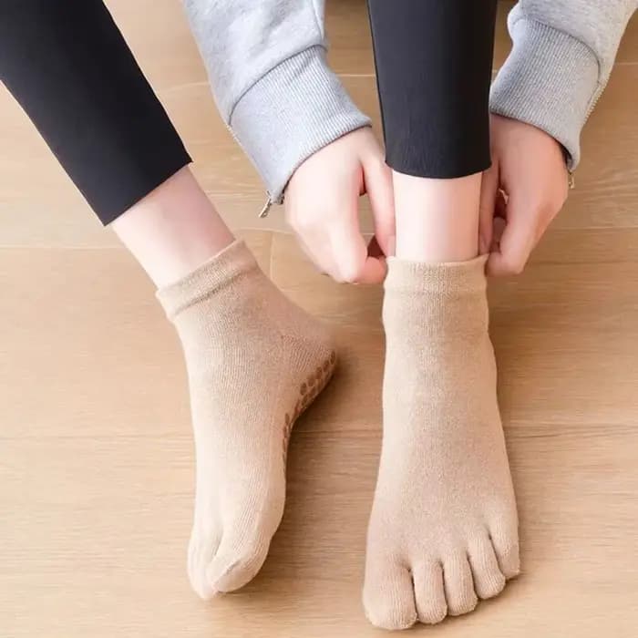 Cinq chaussettes respirantes coordonnantes en silicone pour femmes