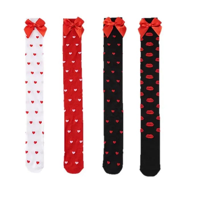 Une paire de chaussettes hautes pour la Saint-Valentin et Noël