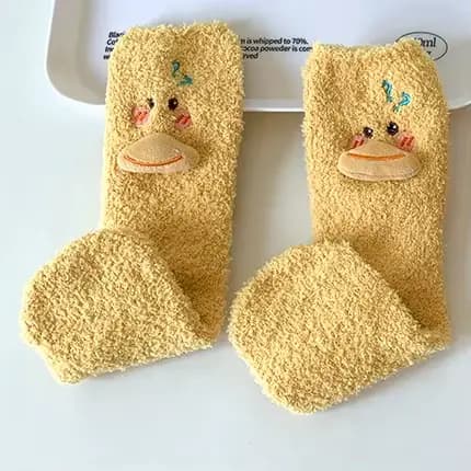 Chaussettes de canard pelucheux pour femmes, chaussettes amusantes en velours de corail pour femmes, chaussettes de sommeil chaudes et épaisses pour l'hiver, chaussettes de sol mignonnes de canard de