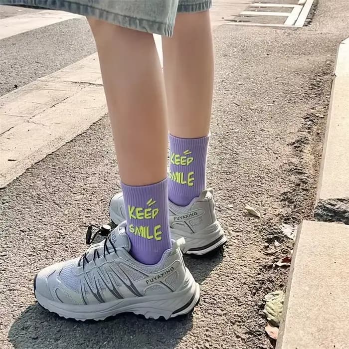 Chaussettes graphiques avec lettres à la mode – Bas athlétiques mi-mollet pour femmes – Designs doux