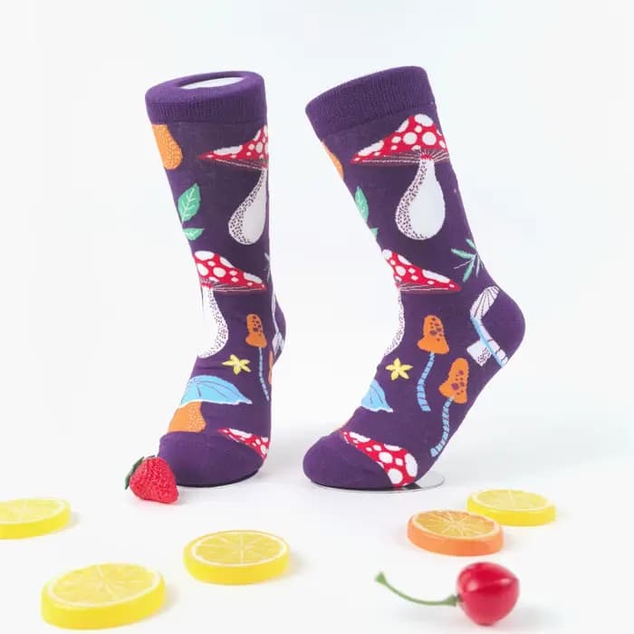 1 paire de chaussettes mi-mollet unisexes à motif de champignon coloré