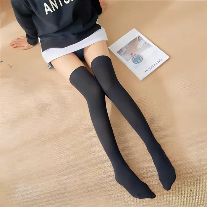 Chaussettes longues sexy noires et blanches pour femmes