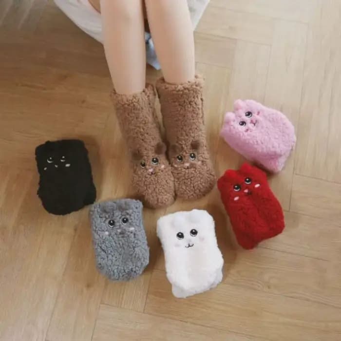 Chaussettes thermiques épaisses brodées mignonnes, chaussettes de couchage antidérapantes en peluche, chaussettes polaires d'hiver pour femmes, hommes et femmes