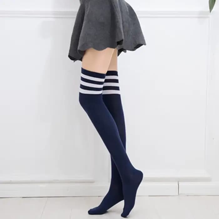 Chaussettes Hautes à Rayures Noires et Blanches pour Femme
