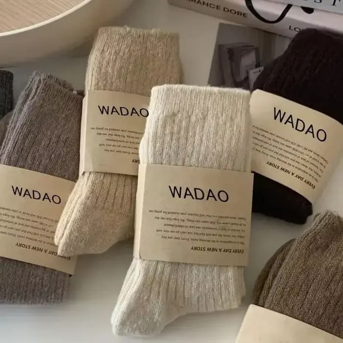 Nouvelles chaussettes d'hiver femmes cachemire laine épaissir chaud femmes chaussettes Sox mode japonaise Harajuku couleur unie thermique longues chaussettes