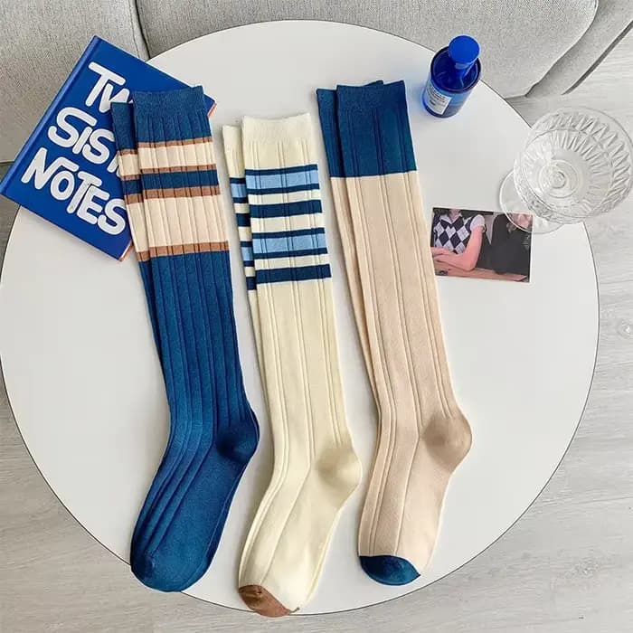 Bas japonais épais et chauds pour femmes, chaussettes courtes décontractées en coton, chaussettes à rayures multicolores, chaussettes hautes pour femmes, hiver, nouveau