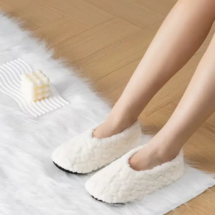 Chaussettes de sol chaudes pour femmes, automne hiver, maison, antidérapantes, peluche, douces, confortables, épaisses, couleur unie, pantoufles d'intérieur pour dames