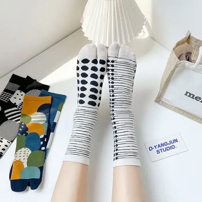 Chaussettes Jacquard colorées à deux orteils pour femmes