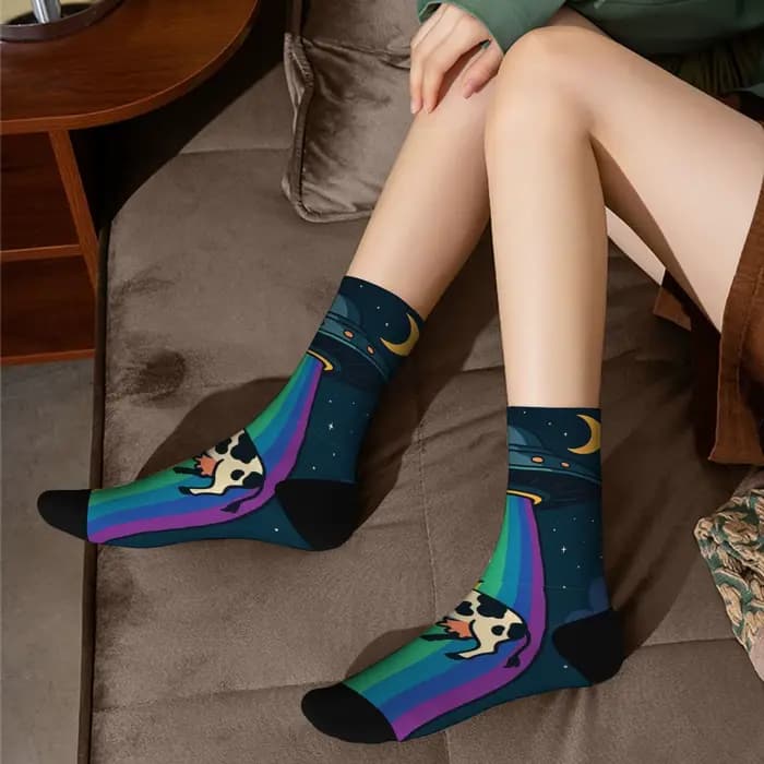 Chaussettes amusantes UFO arc-en-ciel vache rétro imprimé dessin animé