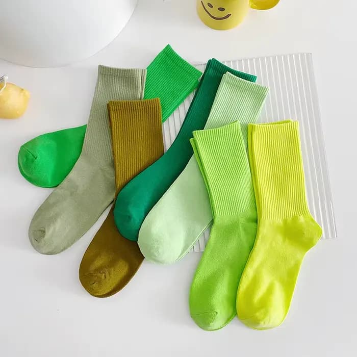 1 paire de chaussettes colorées solides pour femmes