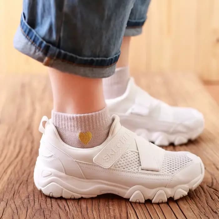 Chaussettes brodées en forme de cœur pour femmes