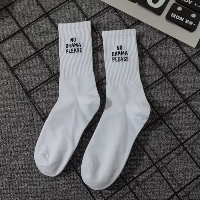 Femmes coton chaussettes nouvelle vente chaude lettre Jacquard série sport de rue Hip Hop personnalisé mode dames