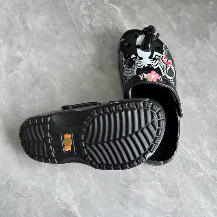 Chaussons de plage antidérapants et imperméables en EVA, style dessin animé Spider-Man Venom, respirants et décontractés, type sandales à cheville.