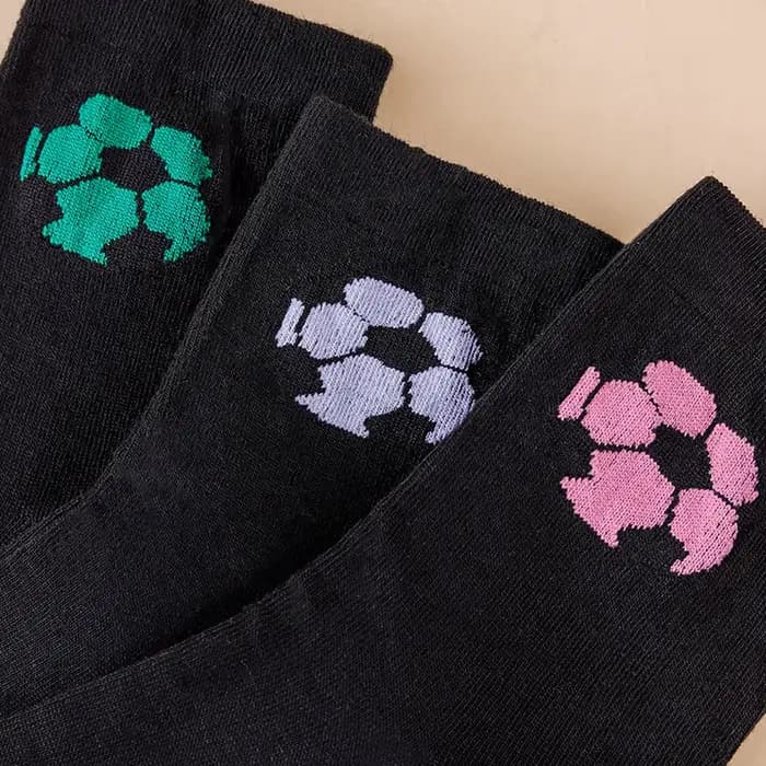 3 paires de chaussettes fantaisie amusantes et colorées à imprimé football pour femmes, chaussettes mi-mollet en coton doux et confortable, noires, décontractées