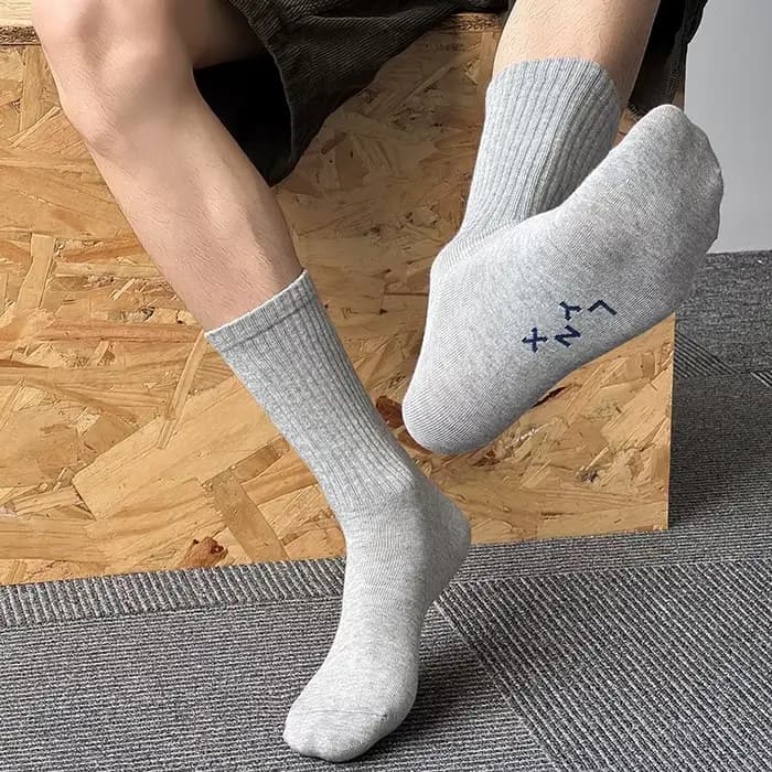 Chaussettes pour hommes nouvelle broderie mode couleur unie Simple basique longues