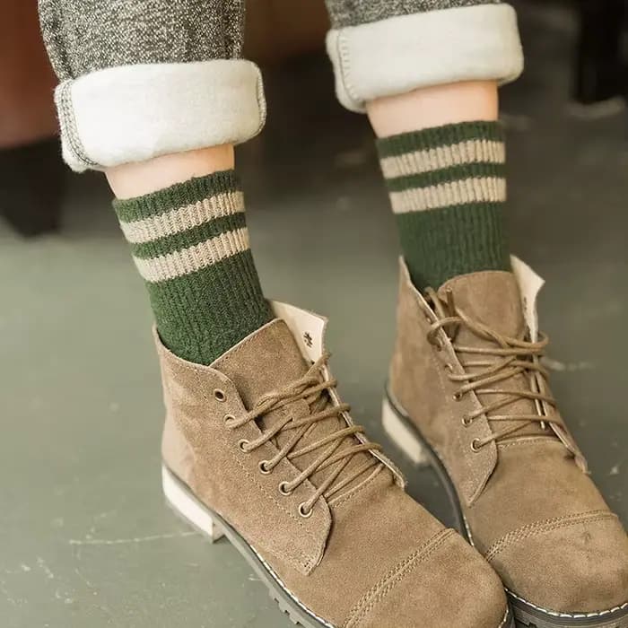 Kawaii femmes hiver chaud doux laine rayé longues chaussettes floues pour fille douce maison intérieur sol dormir audacieux lignes serviette chaussette cadeau