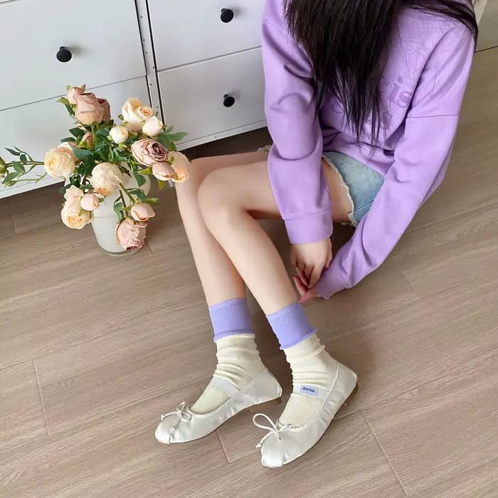Chaussettes pour femmes Printemps-Été Respirantes Tendance Double Aiguille Ultra Fines Couleur Unie Amusantes Simples Mode Vente en Gros