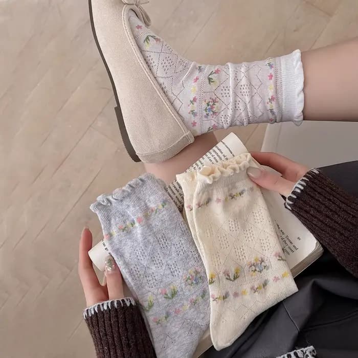 Chaussettes pour femmes, nouvelle mode, chaussettes longues en coton fin à fleurs mignonnes, chaussettes respirantes en maille pour le printemps et l'été, style coréen, chaussettes mi-hautes pour femm