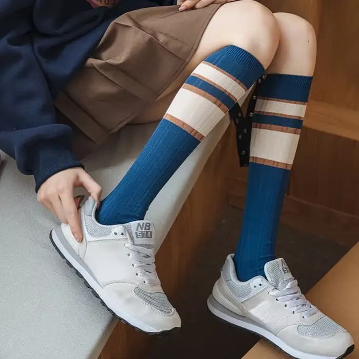 Bas japonais épais et chauds pour femmes, chaussettes courtes décontractées en coton, chaussettes à rayures multicolores, chaussettes hautes pour femmes, hiver, nouveau