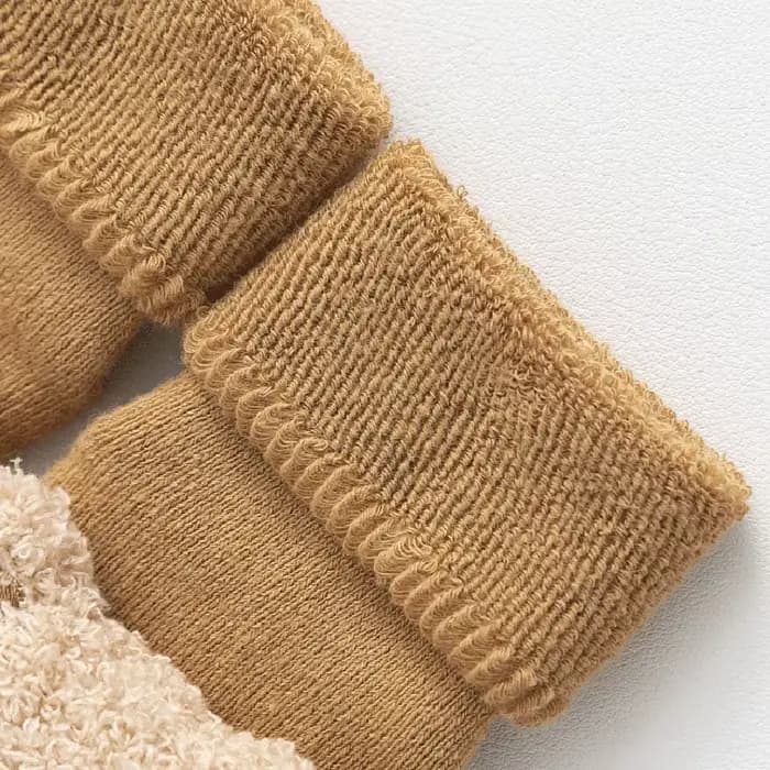 Chaussettes en coton épais pour bébé, chaudes et confortables, ours de dessin animé mignon, chaussettes de sol antidérapantes pour nourrissons filles et garçons