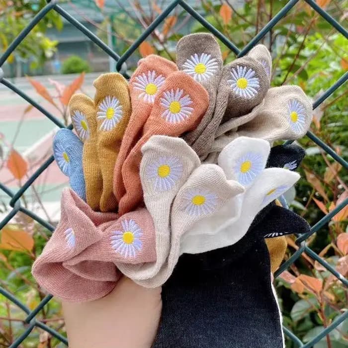 4 paires Lot femmes chaussettes filles broderie japonais solide Kawaii printemps été marguerite pantoufles coton Invisible mignon ensemble Floral