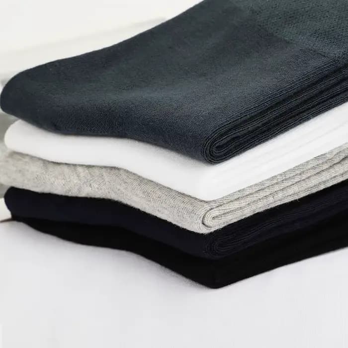 Nouvelles chaussettes pour hommes en fibre de bambou, à compression, longues, pour l'été et l'automne, style business décontracté, couleur unie noir et blanc, chaussettes habillées pour homme, cadeau