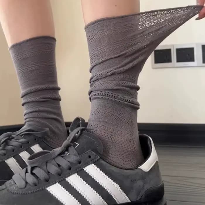 Chaussettes à poils blancs ajourés en maille douce