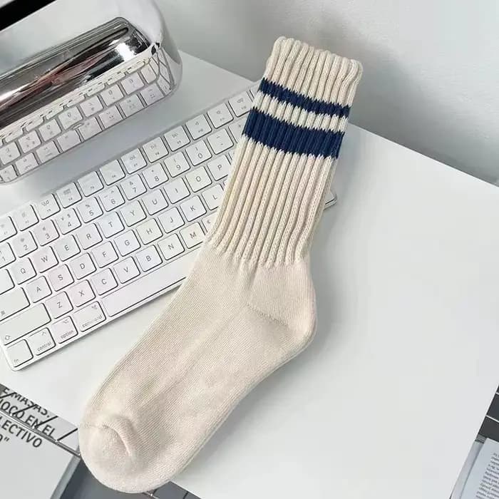1 paire de chaussettes tricotées à rayures épaisses