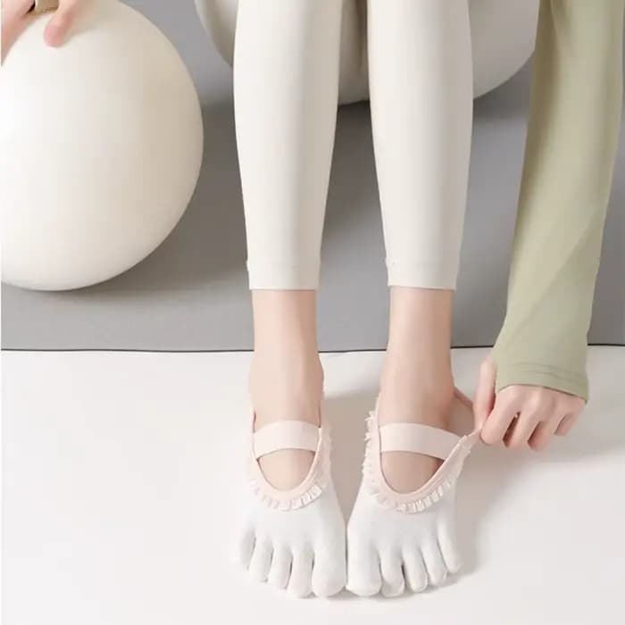 Chaussettes de Pilates à cinq orteils avec grip en silicone plissé