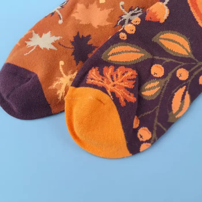 1 paire d'écureuils forestière et noix tombées, chaussettes mi-mollet tendance pour unisexe, adaptées à toutes les saisons.