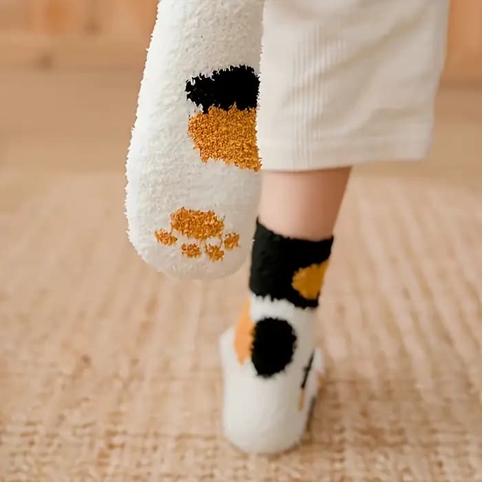 Chaussettes mi-mollet en molleton de corail pour femmes, épaisses, flocées, mignonnes, chat de dessin animé, longues, chaussures chaudes et confortables