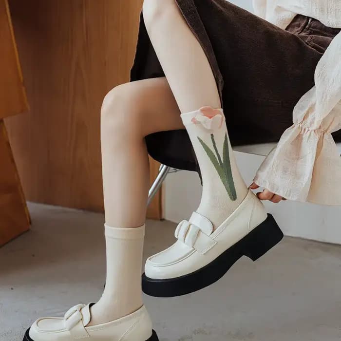 Chaussettes pour femmes Printemps-Été Nouveauté Chaussettes mi-mollet Chaussettes amusantes Légères Respirantes Tendance Mode Couleur Unie Coton Vente en Gros