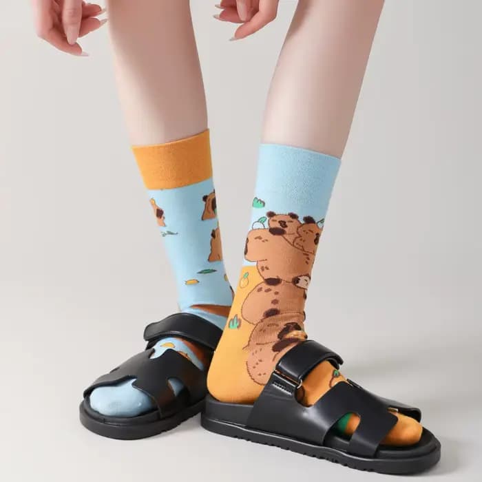 1 paire de chaussettes mi-mollet Capybara de dessin animé mignon