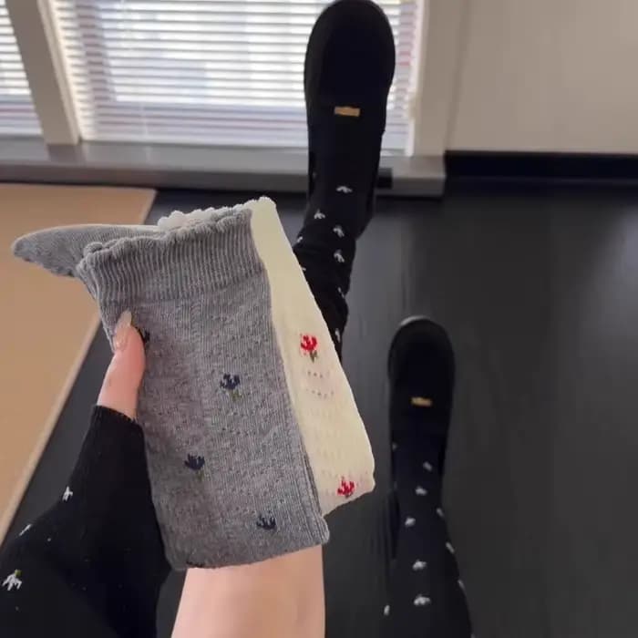 Chaussettes coréennes rétro en dentelle florale pour femmes