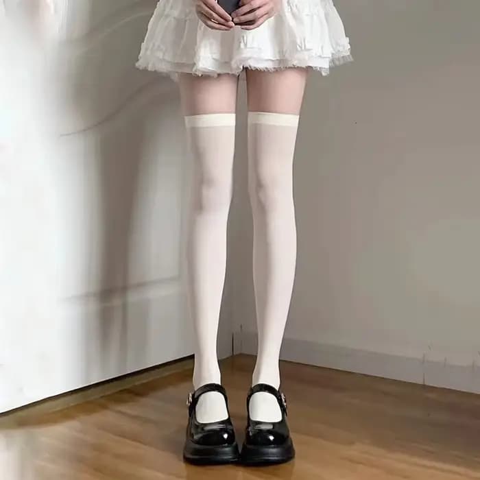 Chaussettes longues noires et blanches pour femmes