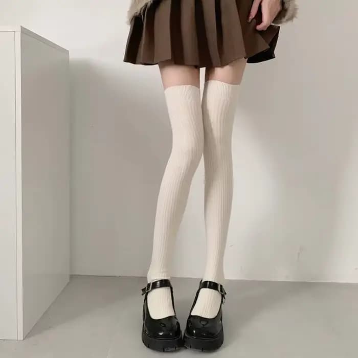 Chaussettes femme automne et hiver épais chaud couleur unie genou haut bas noir blanc rayures verticales cuisse haute chaussettes pour les femmes