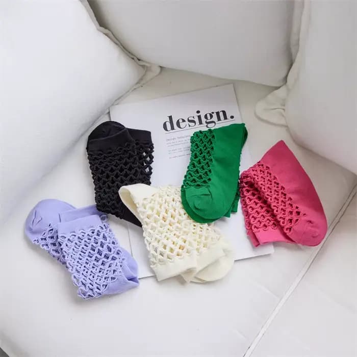 Chaussettes monochromes en résille pour femmes
