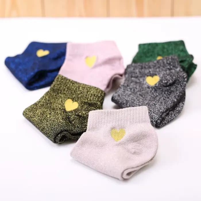 Chaussettes brodées en forme de cœur pour femmes