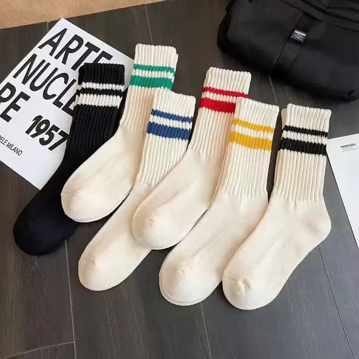 1 paire de chaussettes tricotées à rayures épaisses