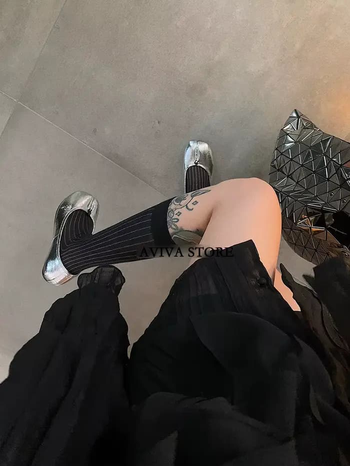 Haute qualité confortable été Ultra-mince bout fendu femme coton chaussettes doré soie rayure deux orteils japonais Harajuku Tabi Sox