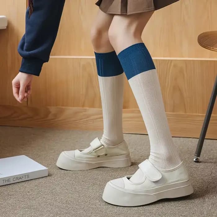 Bas japonais épais et chauds pour femmes, chaussettes courtes décontractées en coton, chaussettes à rayures multicolores, chaussettes hautes pour femmes, hiver, nouveau