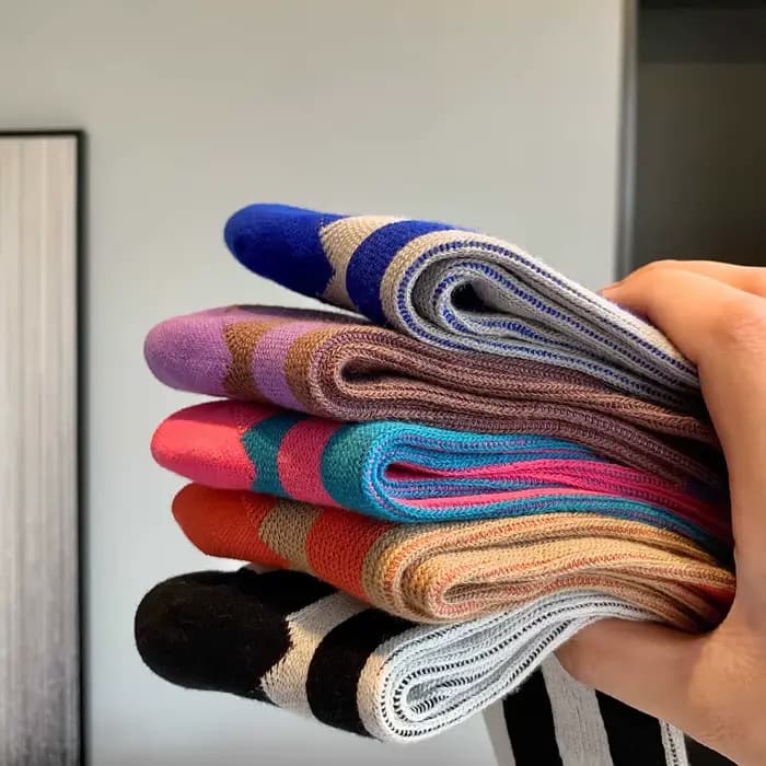 Chaussettes unisexes à rayures de couleur assortie