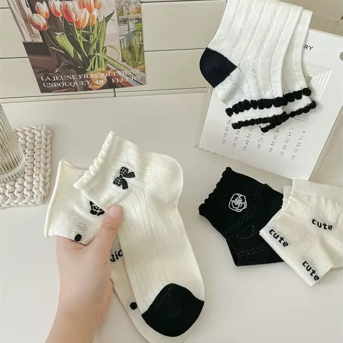 Chaussettes basses pour femmes, printemps-été, noires et blanches, mode mignonne Kawaii Lolita, fines, en coton, maille respirante, Calcetines