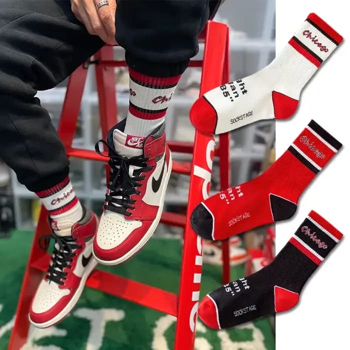 Chaussettes de skateboard de rue pour hommes en noir et rouge