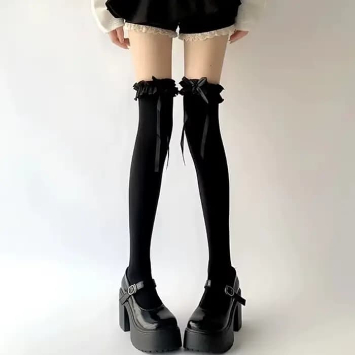 Chaussettes longues blanches fines et transparentes en dentelle à volants pour femmes